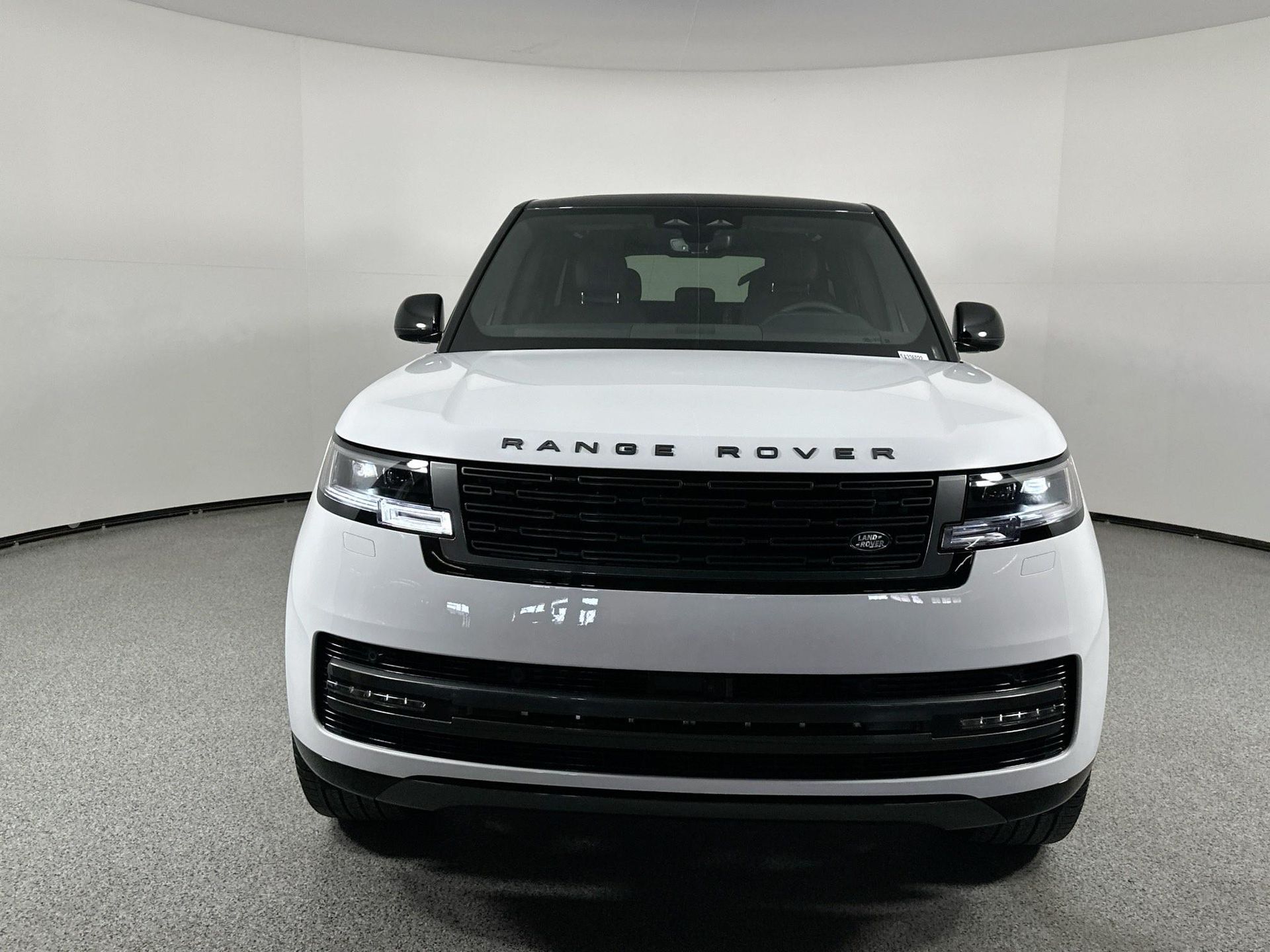 2025 Land Rover Range Rover SE photo 2