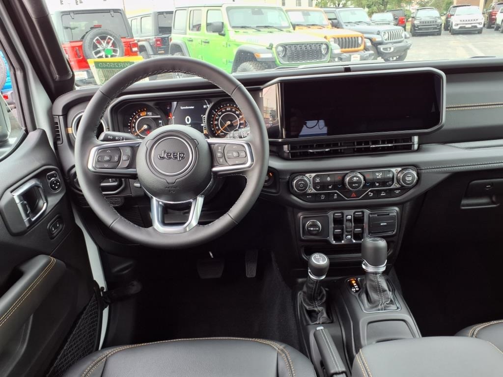 2025 Jeep Wrangler Sahara photo 12
