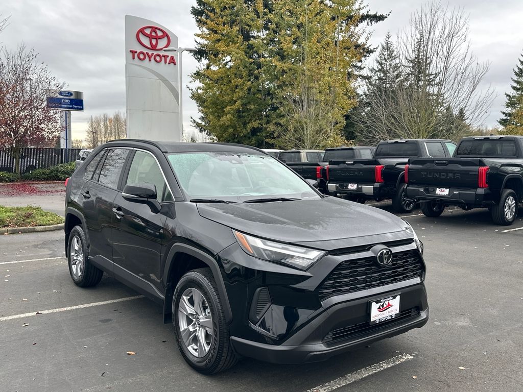 2025 Toyota RAV4 XLE's photo