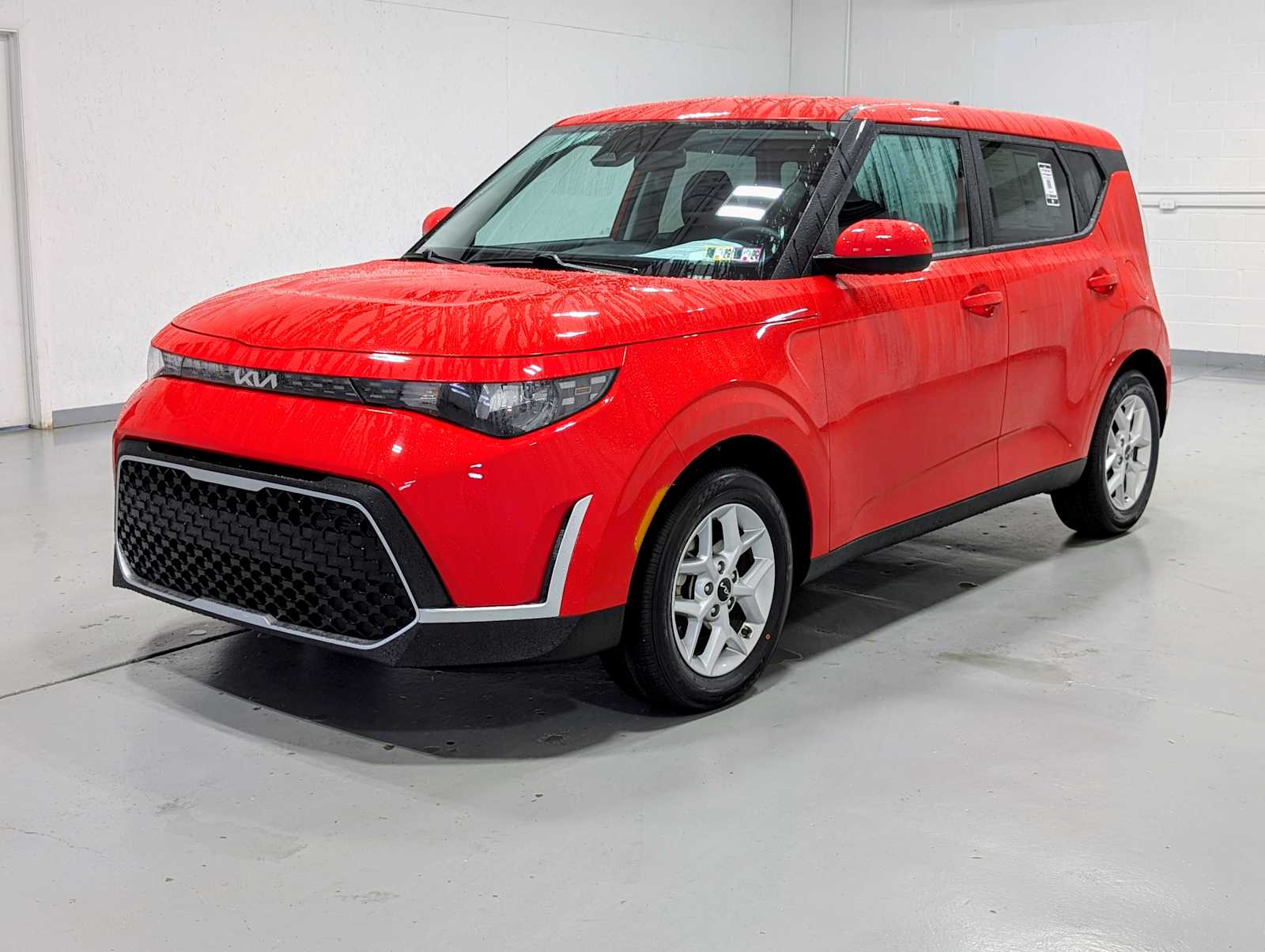 2023 Kia Soul LX's photo