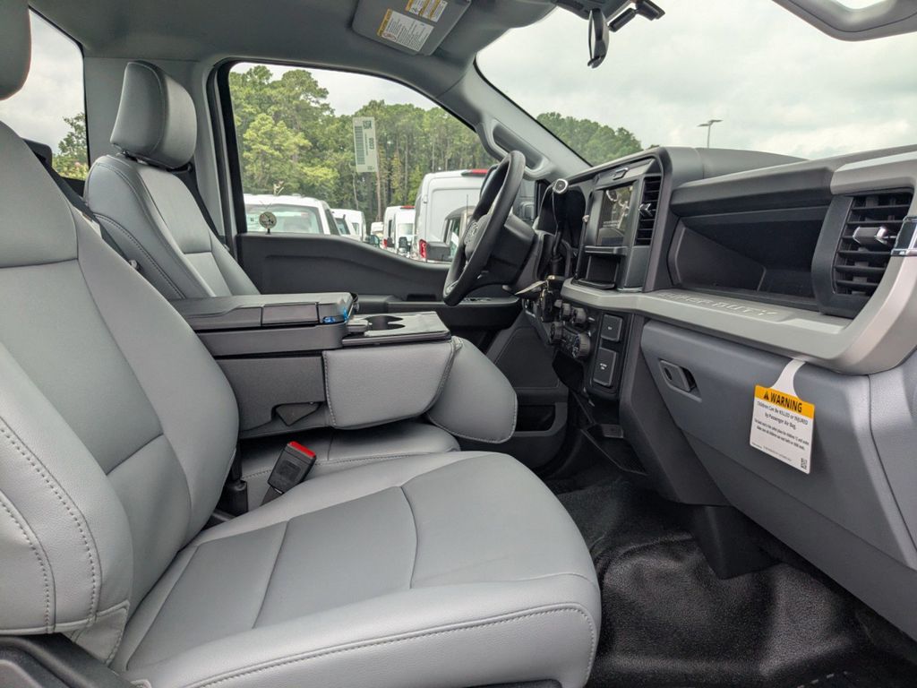 2025 Ford F-550 XL photo 12