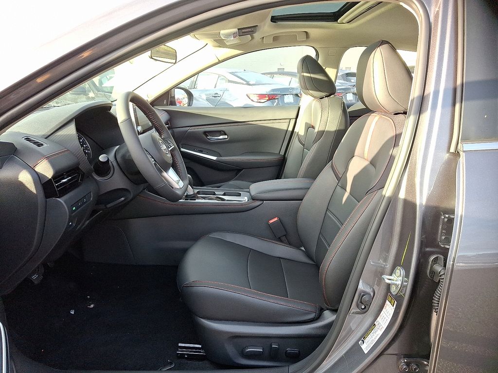 2025 Nissan Sentra SR photo 4