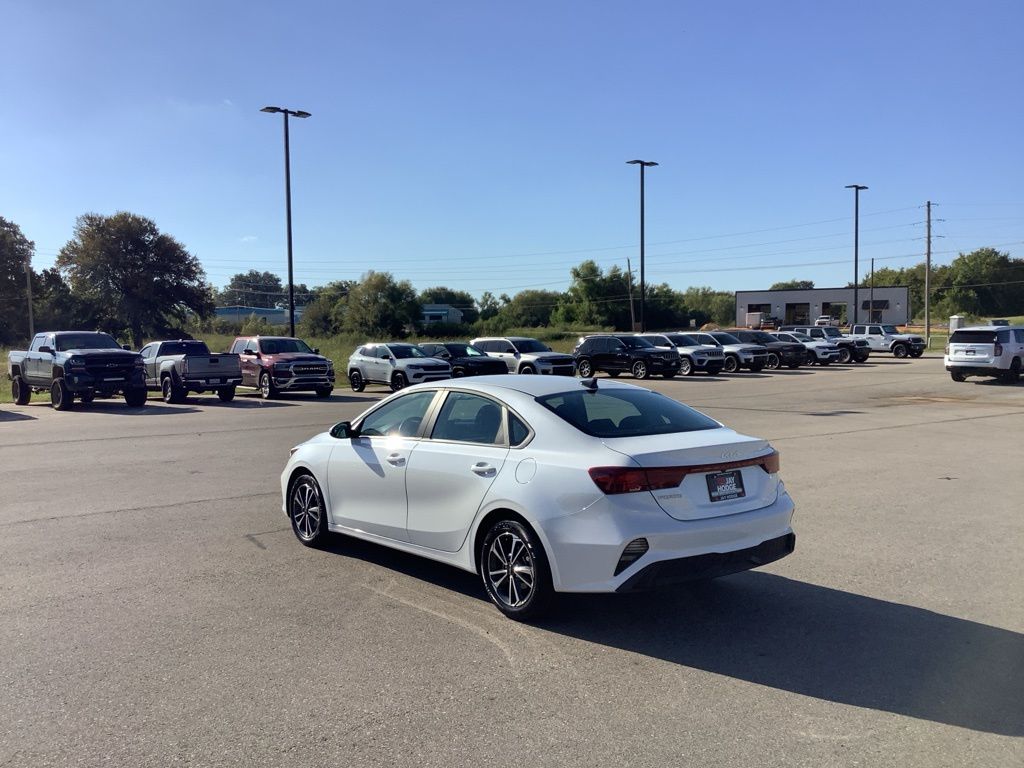 2024 Kia Forte LXS photo 5
