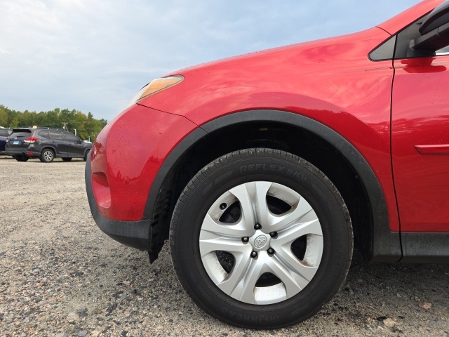 2015 Toyota RAV4 LE photo 14