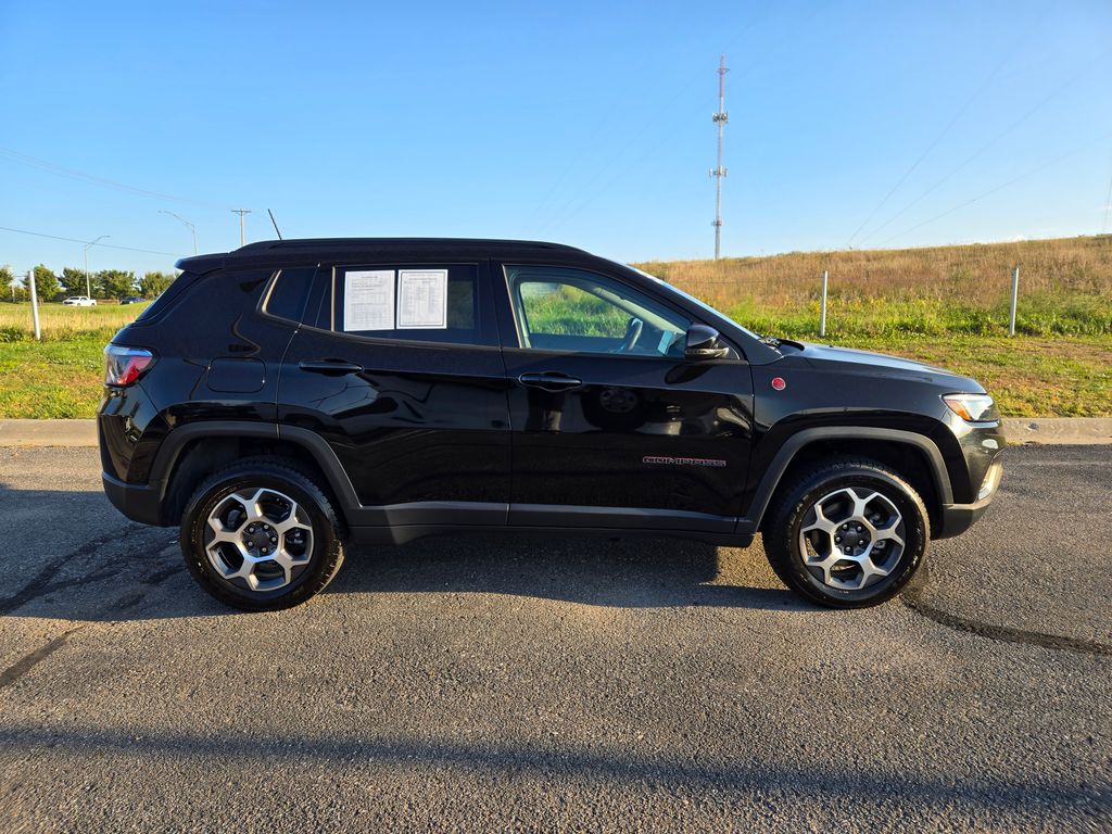 2022 Jeep Compass Trailhawk photo 2