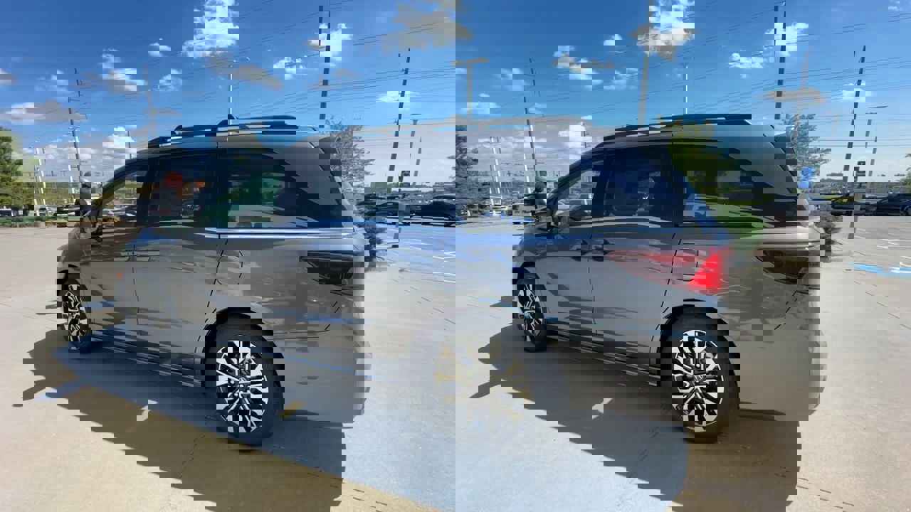 2026 Honda Odyssey Elite photo 6