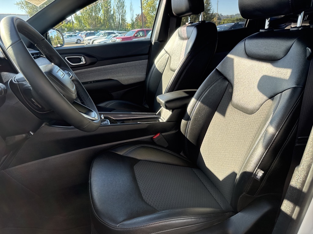 2024 Jeep Compass Latitude photo 12