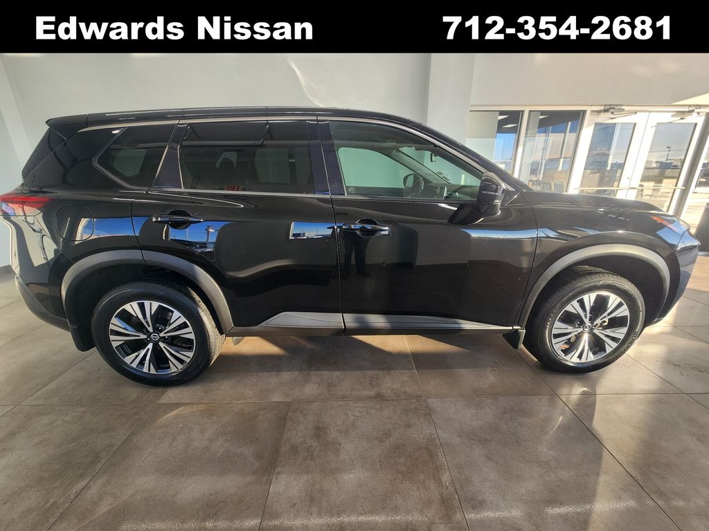 2021 Nissan Rogue SV's photo