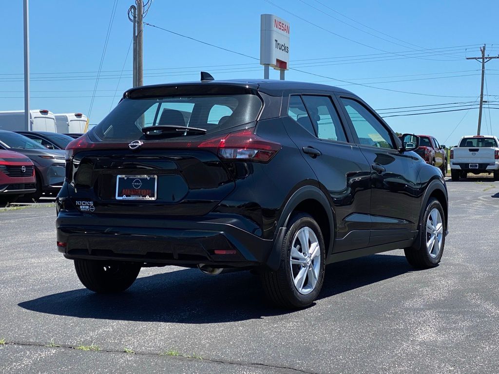 2025 Nissan Kicks Play S photo 3