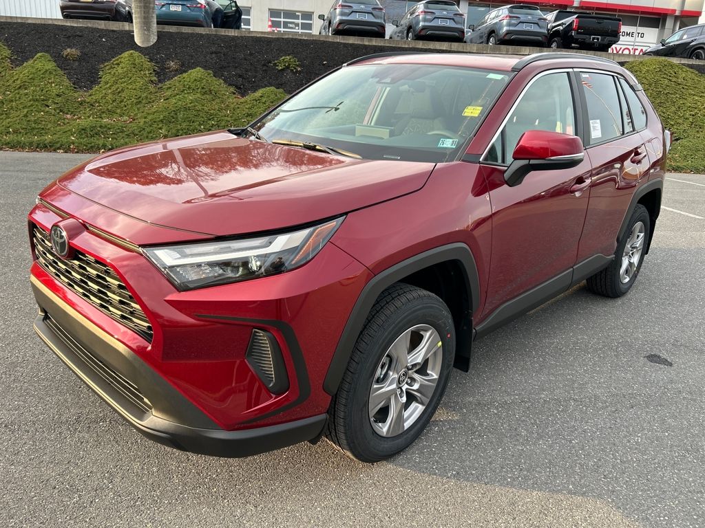 2025 Toyota RAV4 XLE's photo