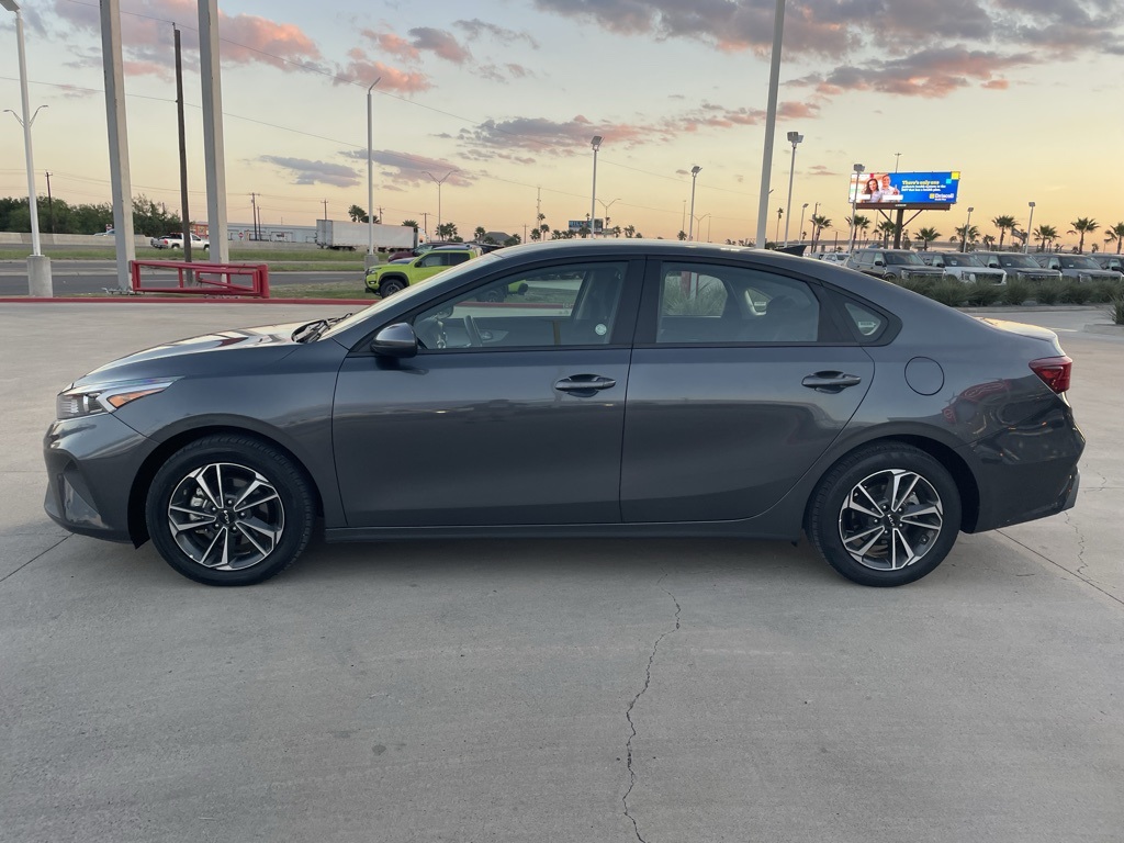 2024 Kia Forte LXS photo 2