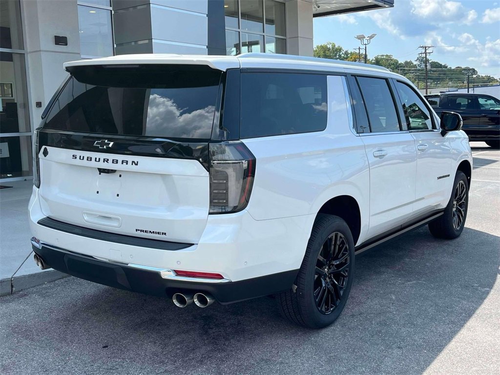 2025 Chevrolet Suburban Premier photo 3