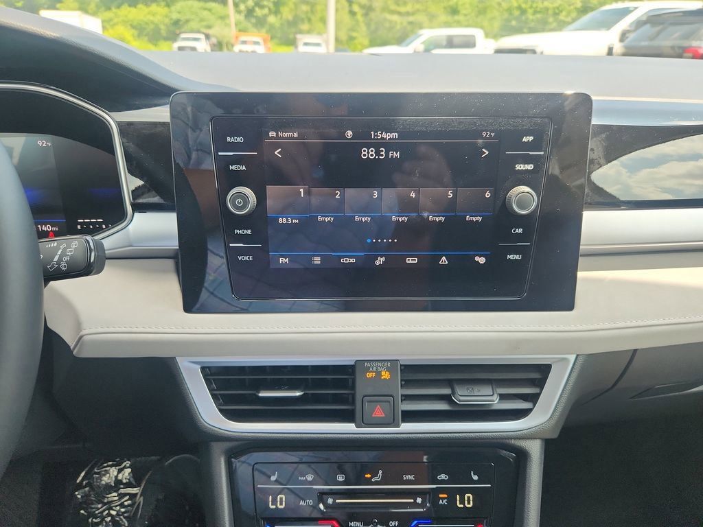 2025 Volkswagen Taos SE photo 14