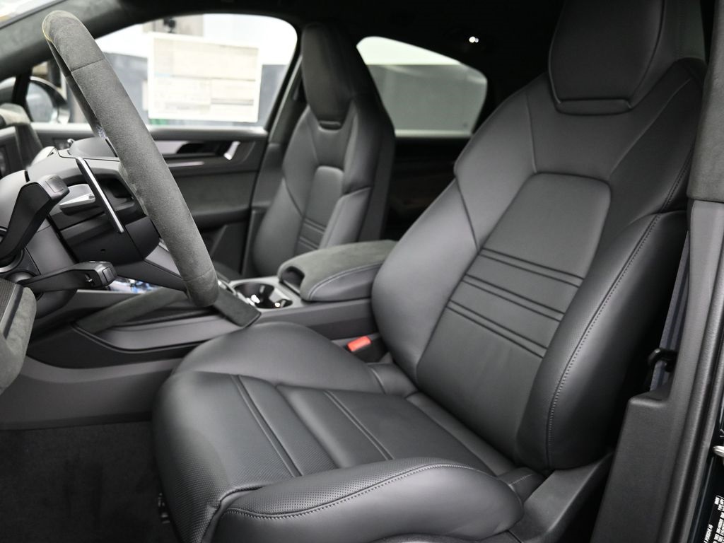 2026 Porsche Cayenne Turbo GT photo 5