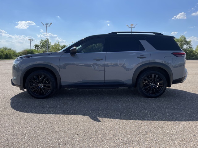 2022 Nissan Pathfinder Platinum photo 4