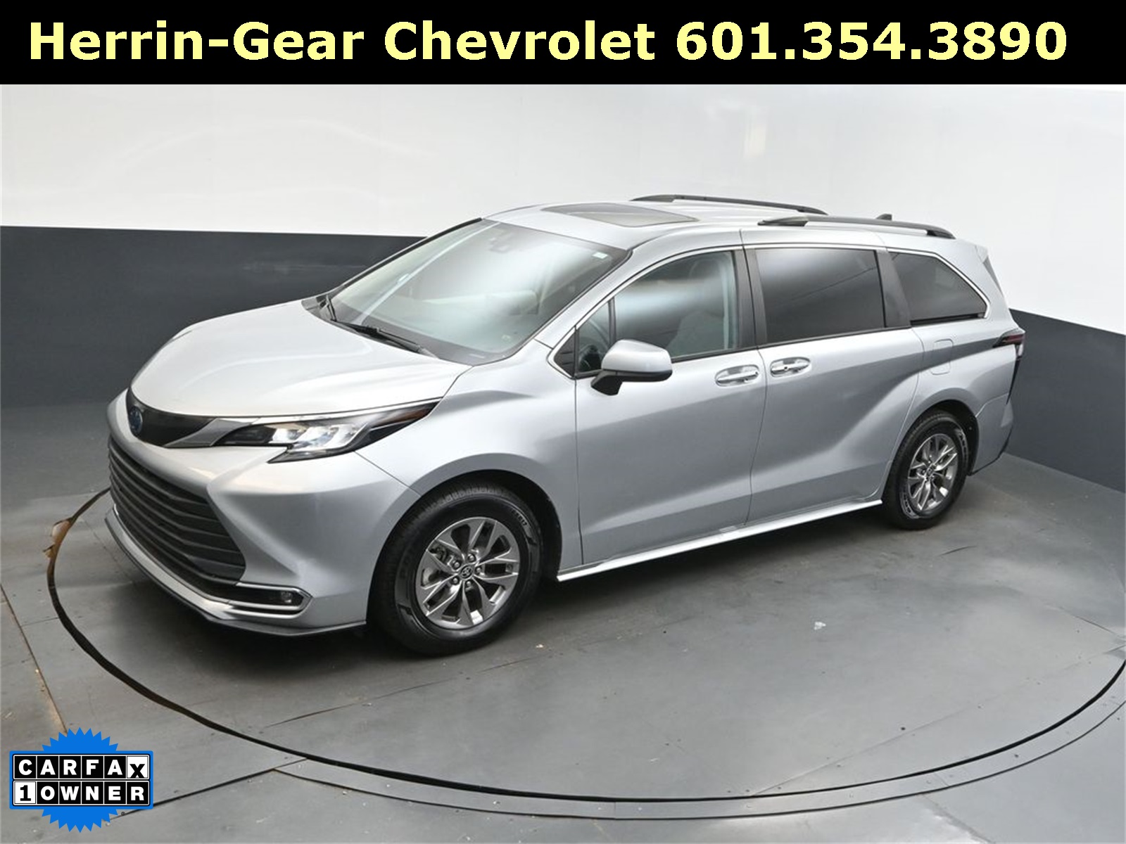 2023 Toyota Sienna XLE photo 27