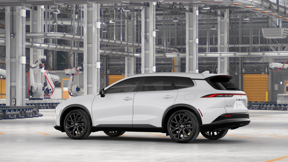 2025 Toyota Crown Signia Limited photo 3