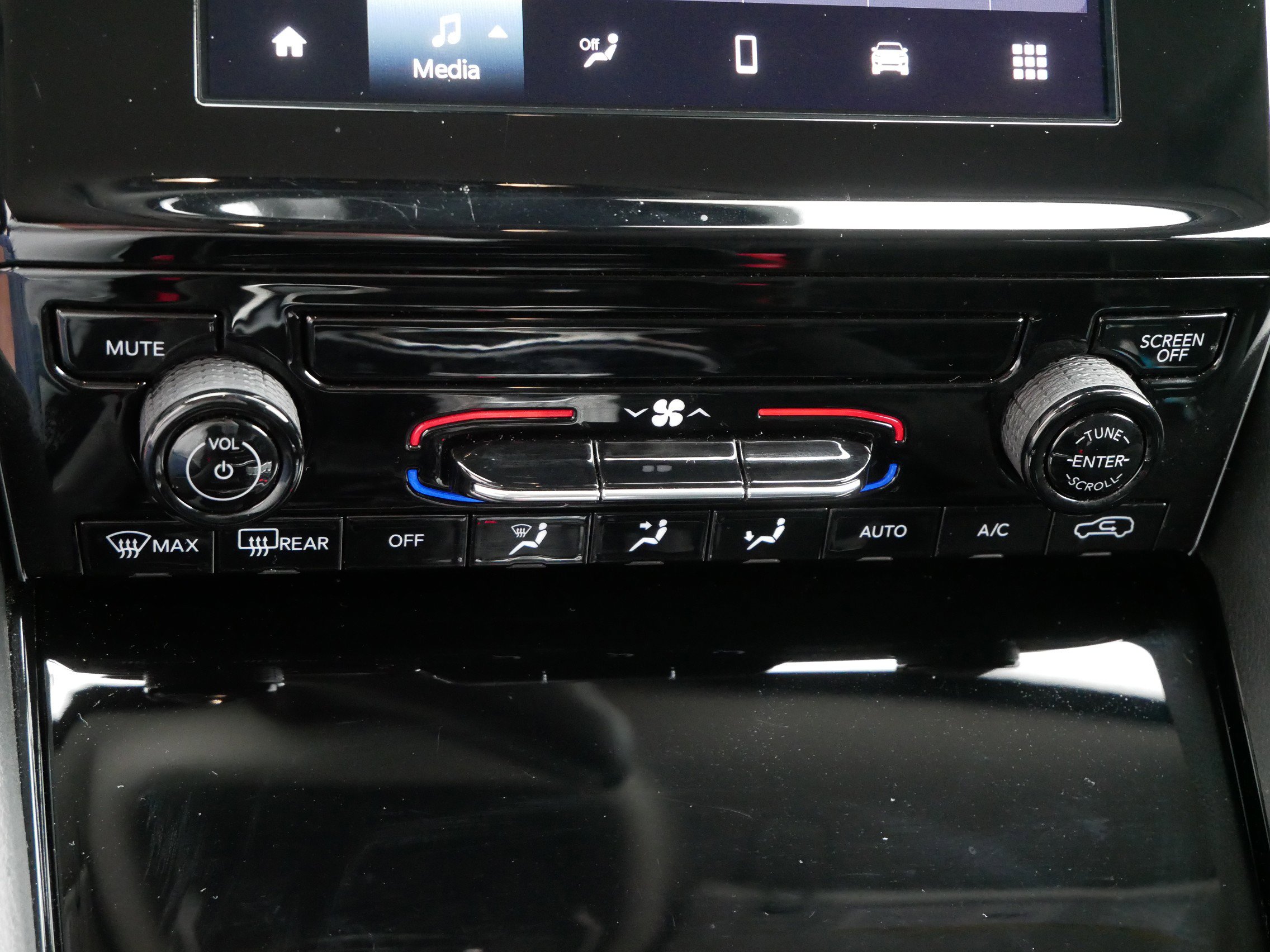2023 Jeep Grand Cherokee Laredo photo 22