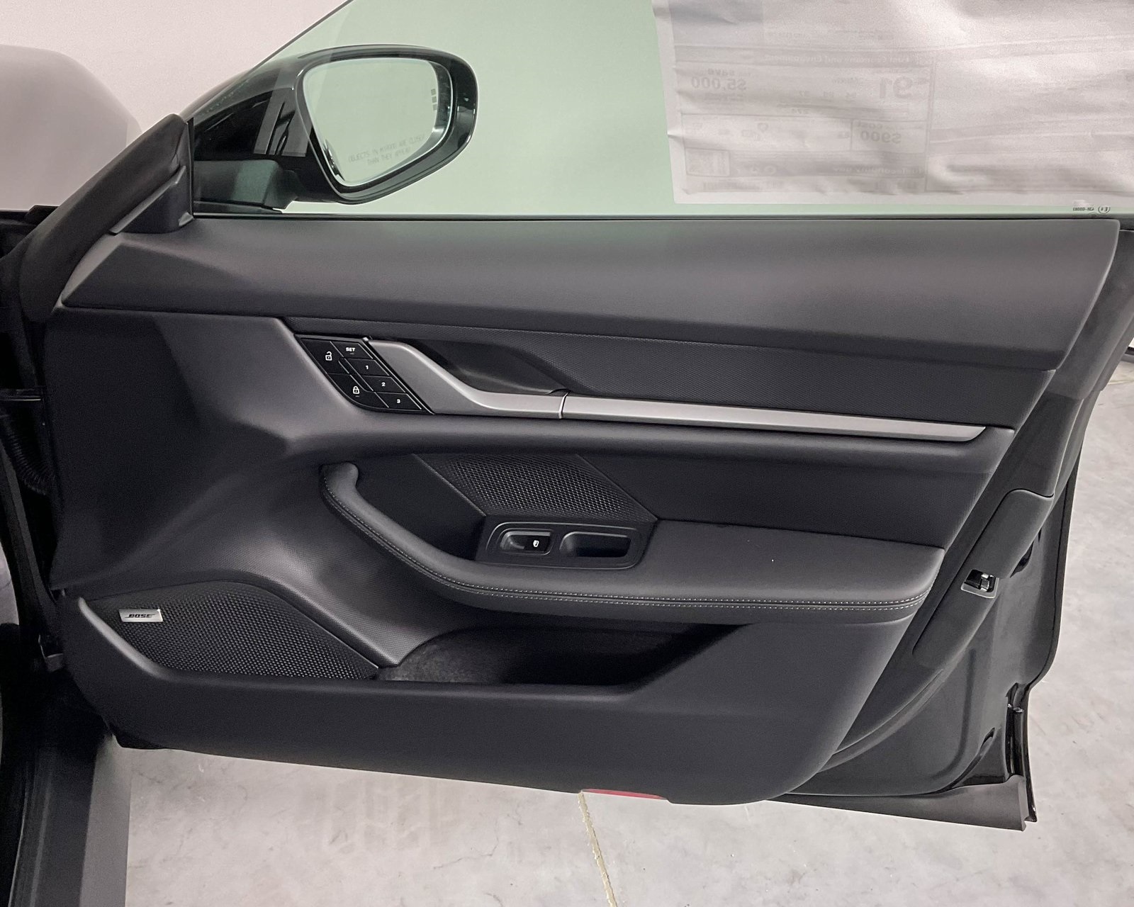2025 Porsche Taycan photo 21