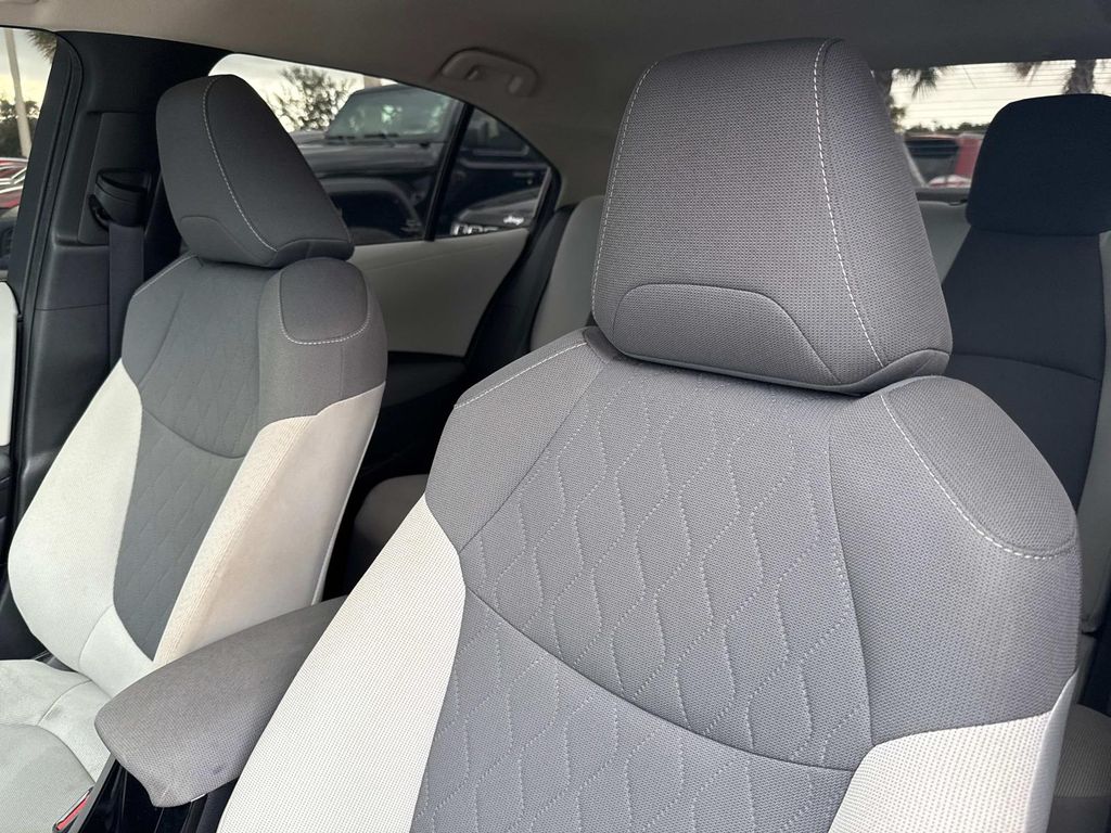 2022 Toyota Corolla LE photo 20