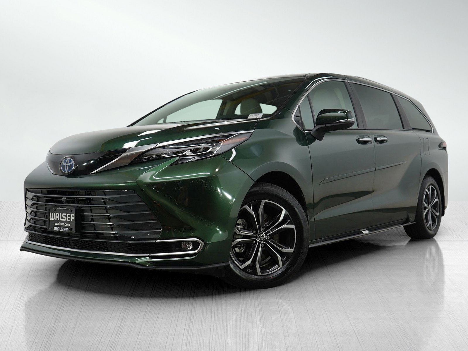 2025 Toyota Sienna Platinum's photo