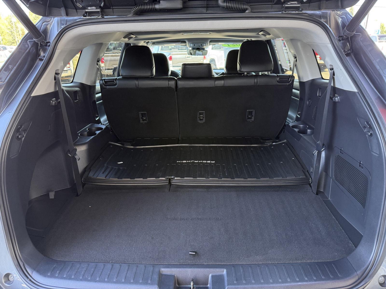 2021 Toyota Highlander XLE photo 10
