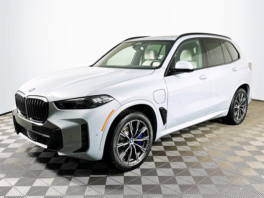 2026 BMW X5 50e's photo