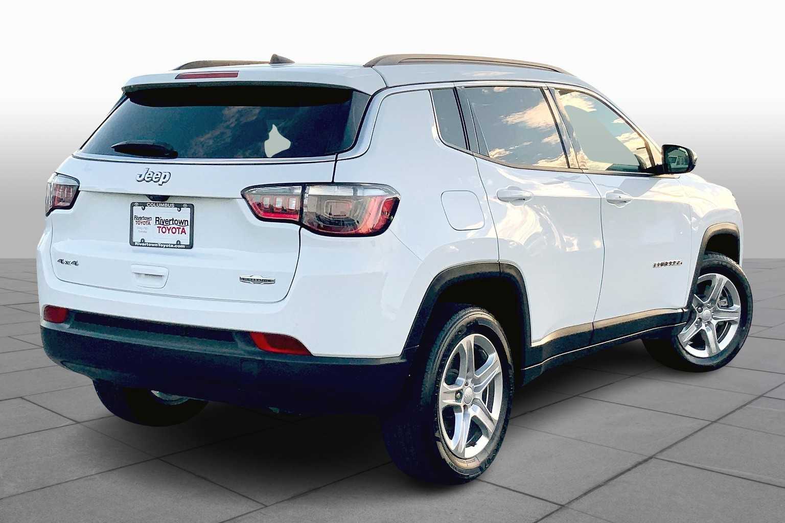 2024 Jeep Compass Latitude photo 12