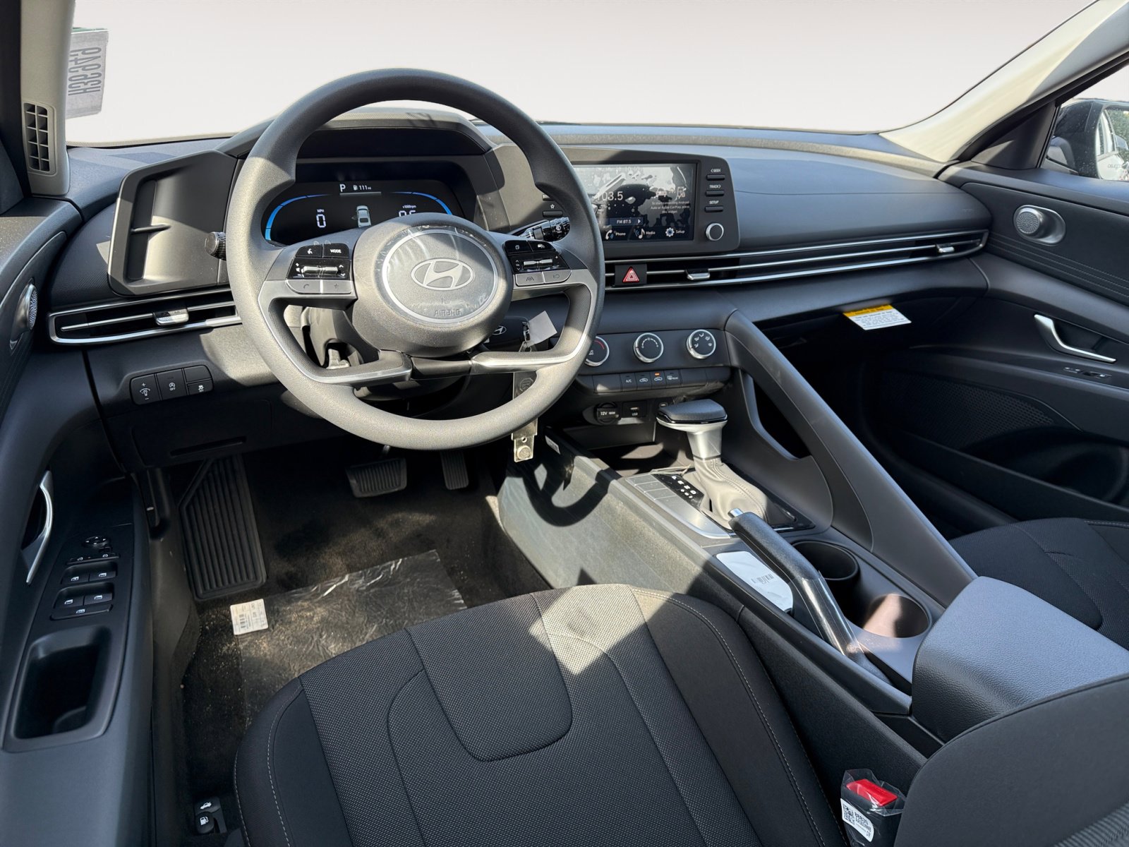 2025 Hyundai Elantra SE photo 15
