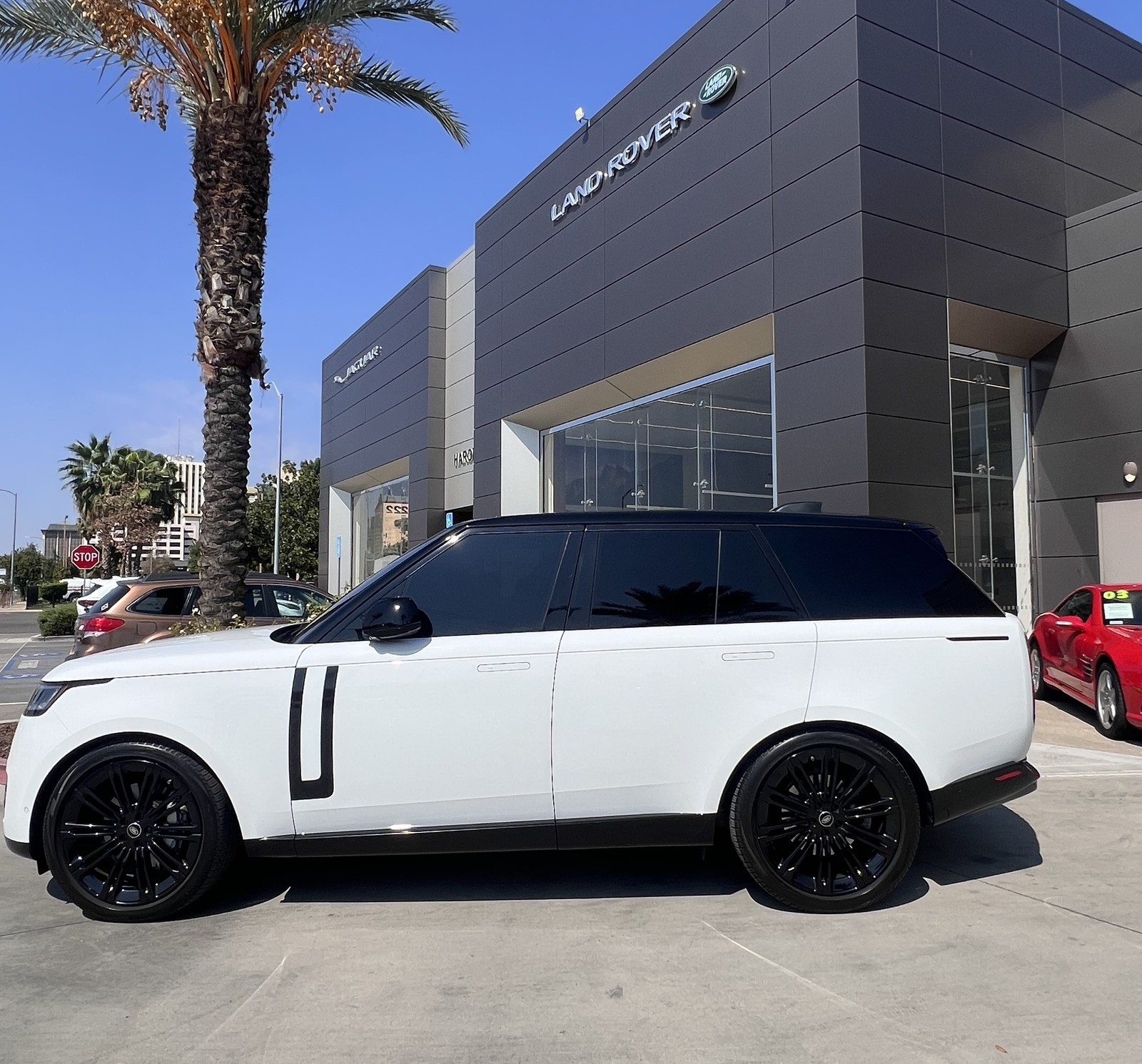 2022 Land Rover Range Rover SE photo 2
