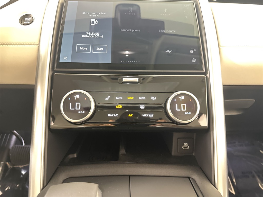 2025 Land Rover Discovery S photo 16