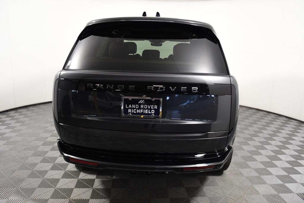 2025 Land Rover Range Rover SE photo 5