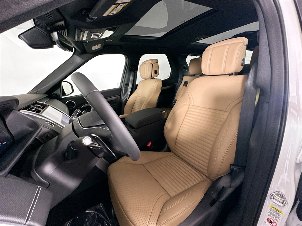 2025 Land Rover Discovery SE photo 10