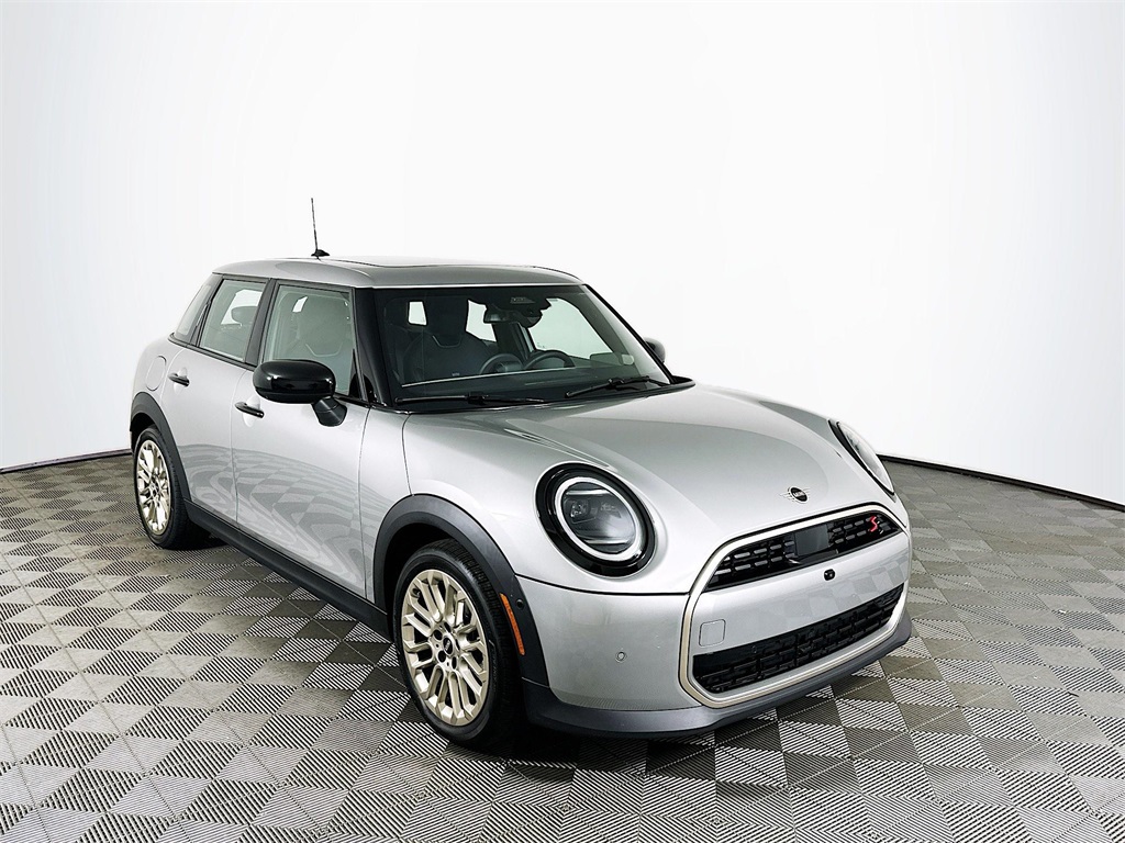2025 Mini Cooper S Iconic photo 3