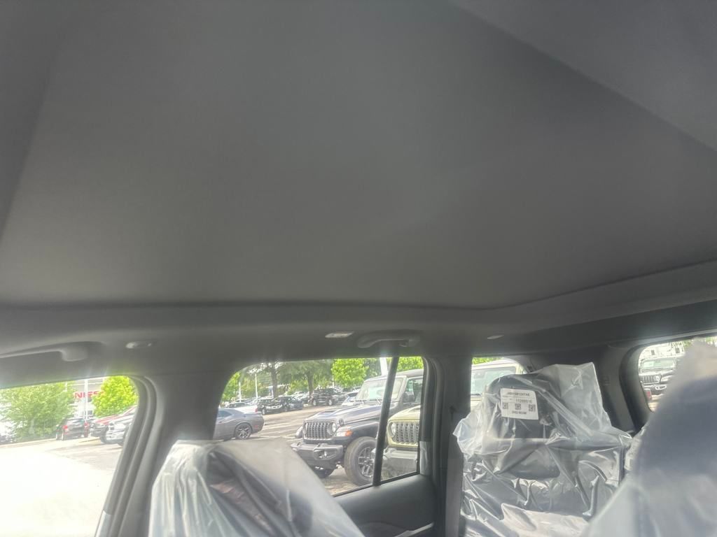 2025 Jeep Grand Cherokee Limited photo 8