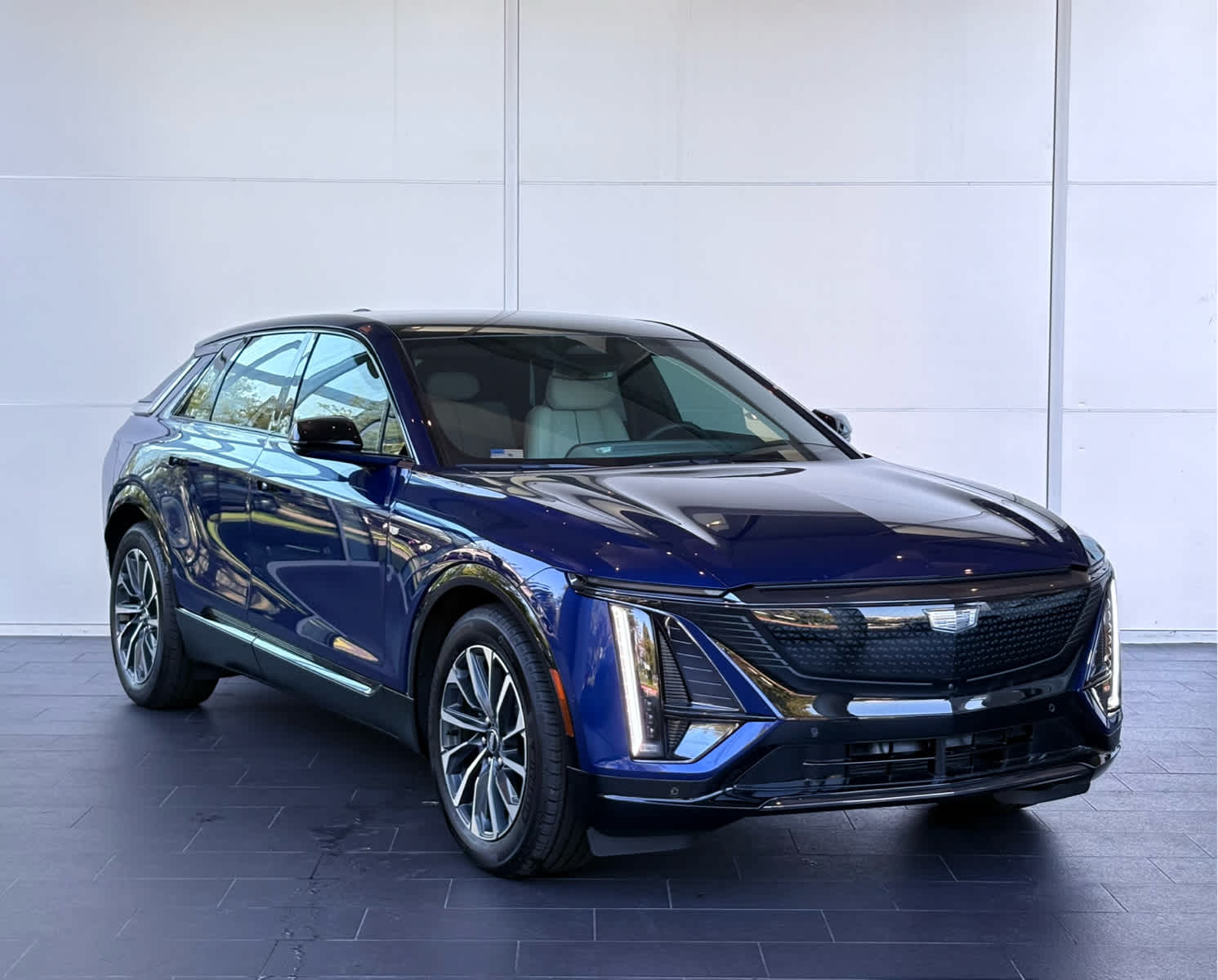 2025 Cadillac Lyriq Sport photo 3