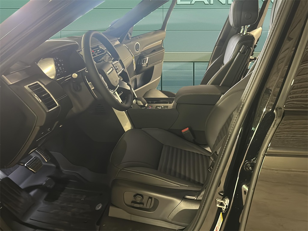 2025 Land Rover Discovery SE photo 4