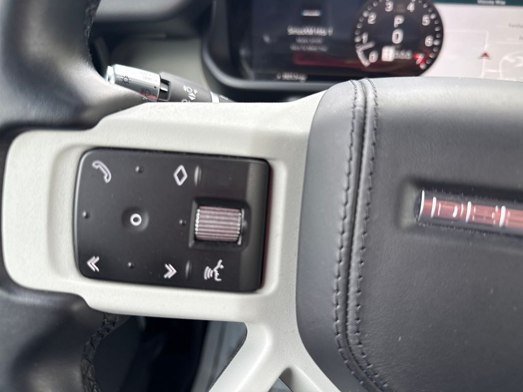 2022 Land Rover Defender 110 X-Dynamic HSE photo 18