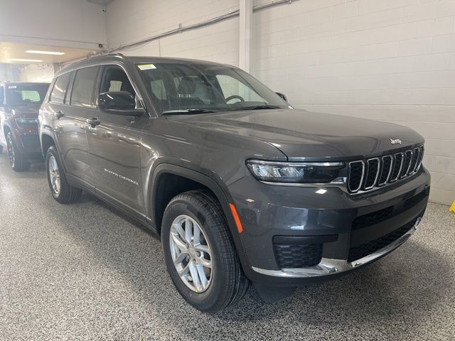 2025 Jeep Grand Cherokee L Laredo's photo