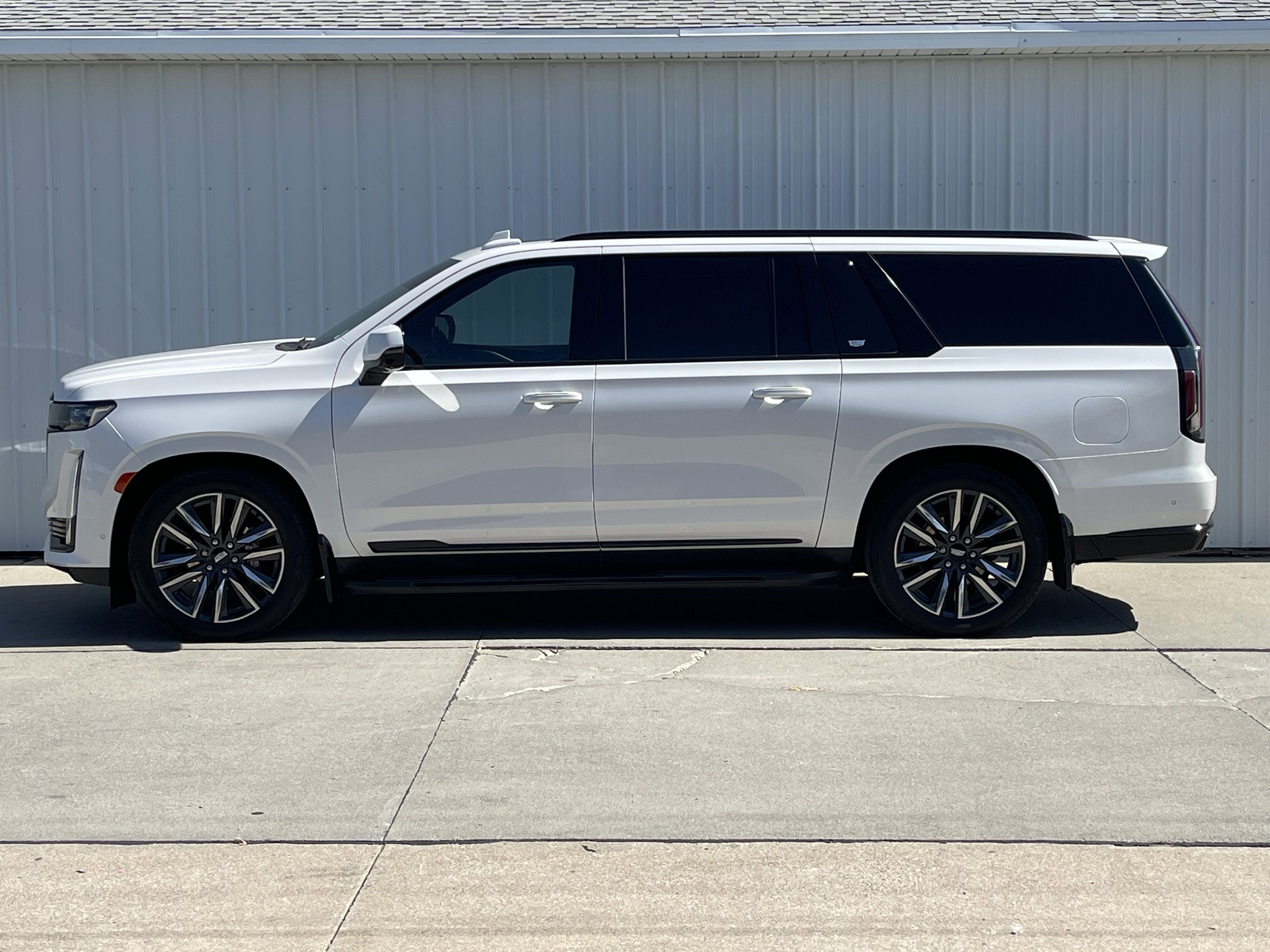 2021 Cadillac Escalade ESV Sport photo 3