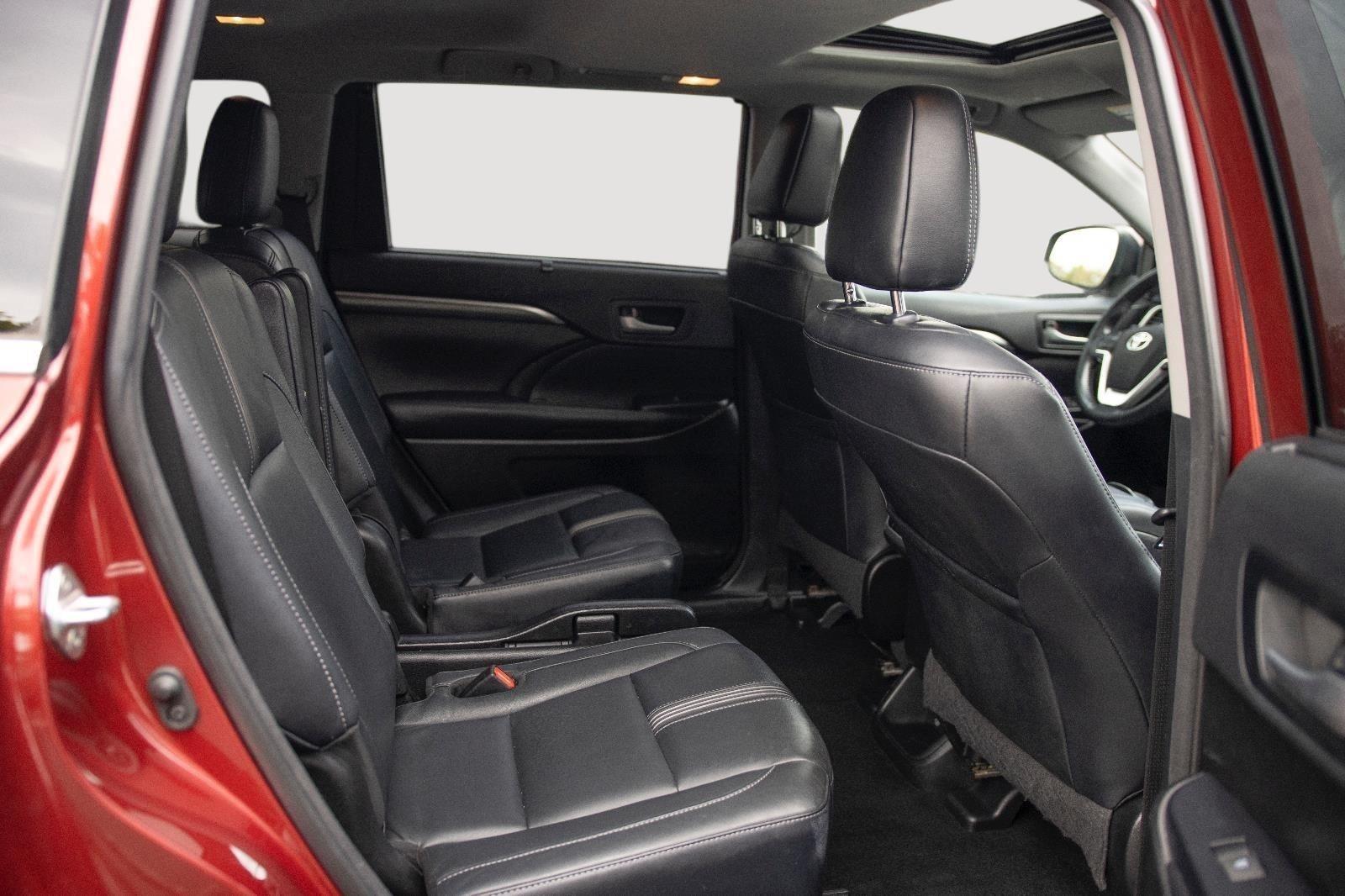 2018 Toyota Highlander SE photo 16