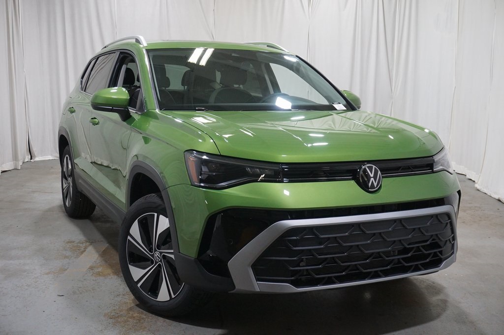 2025 Volkswagen Taos SE photo 4