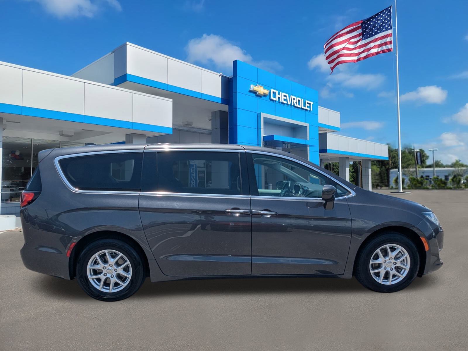 2020 Chrysler Pacifica Touring photo 2