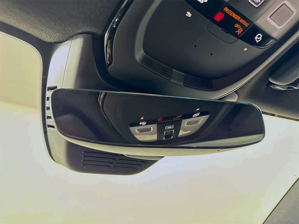 2025 Volvo XC40 Core photo 33