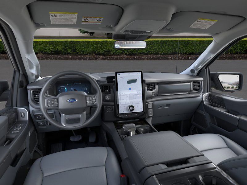 2025 Ford F-150 Lightning XLT photo 9