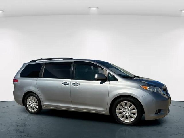 2011 Toyota Sienna Limited photo 8