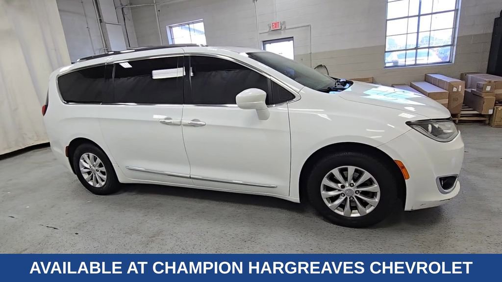 Used 2018 Chrysler Pacifica Touring L with VIN 2C4RC1BG7JR258764 for sale in Royal Oak, MI