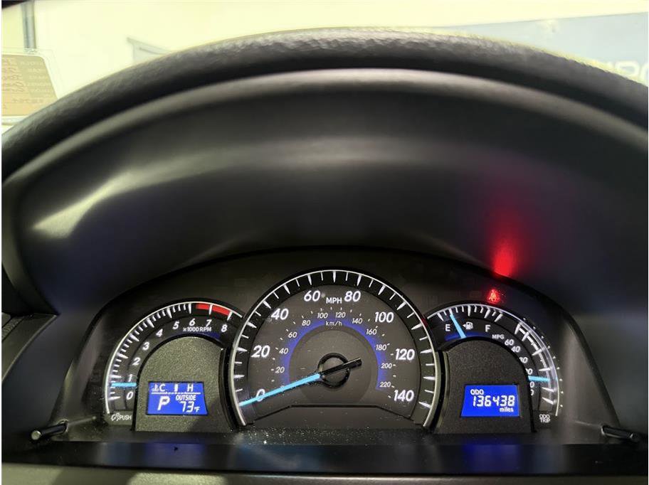 2012 Toyota Camry XLE photo 32
