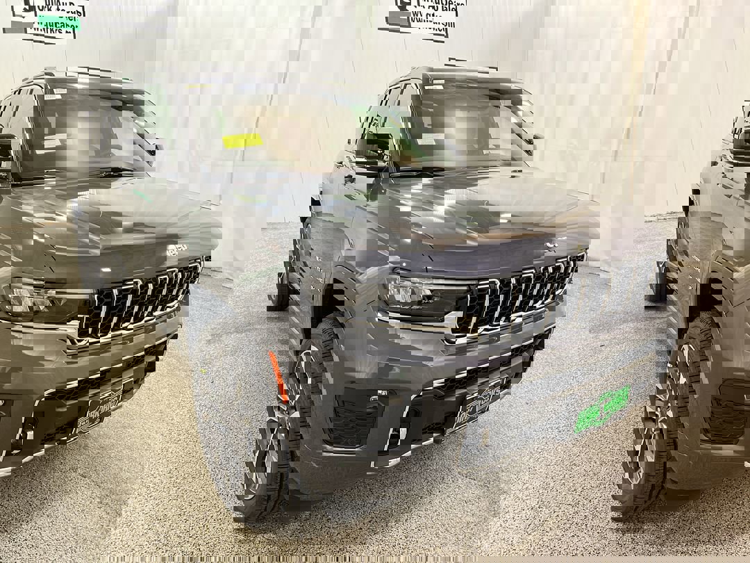 2025 Jeep Grand Cherokee Overland's photo