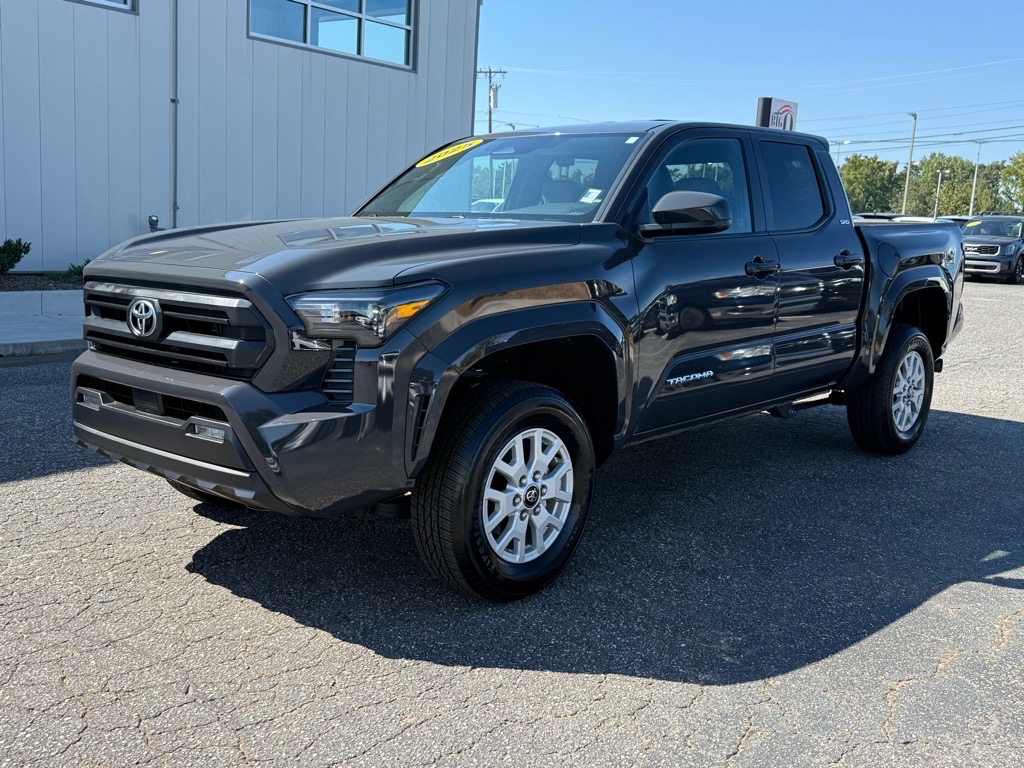 2025 Toyota Tacoma SR5 photo 7